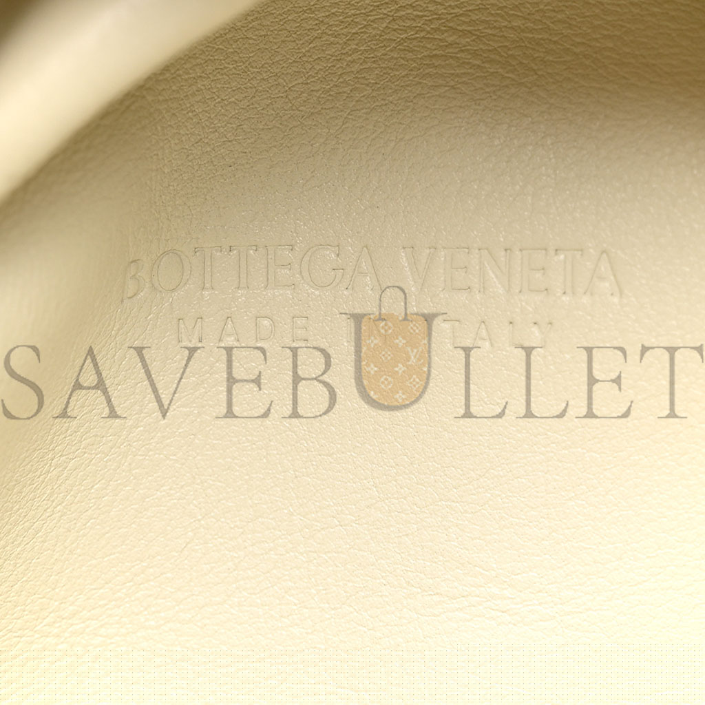 bo*te*ga Ve*ne*ta smooth butter calf the pouch oversized clutch plaster (37*22*8cm)