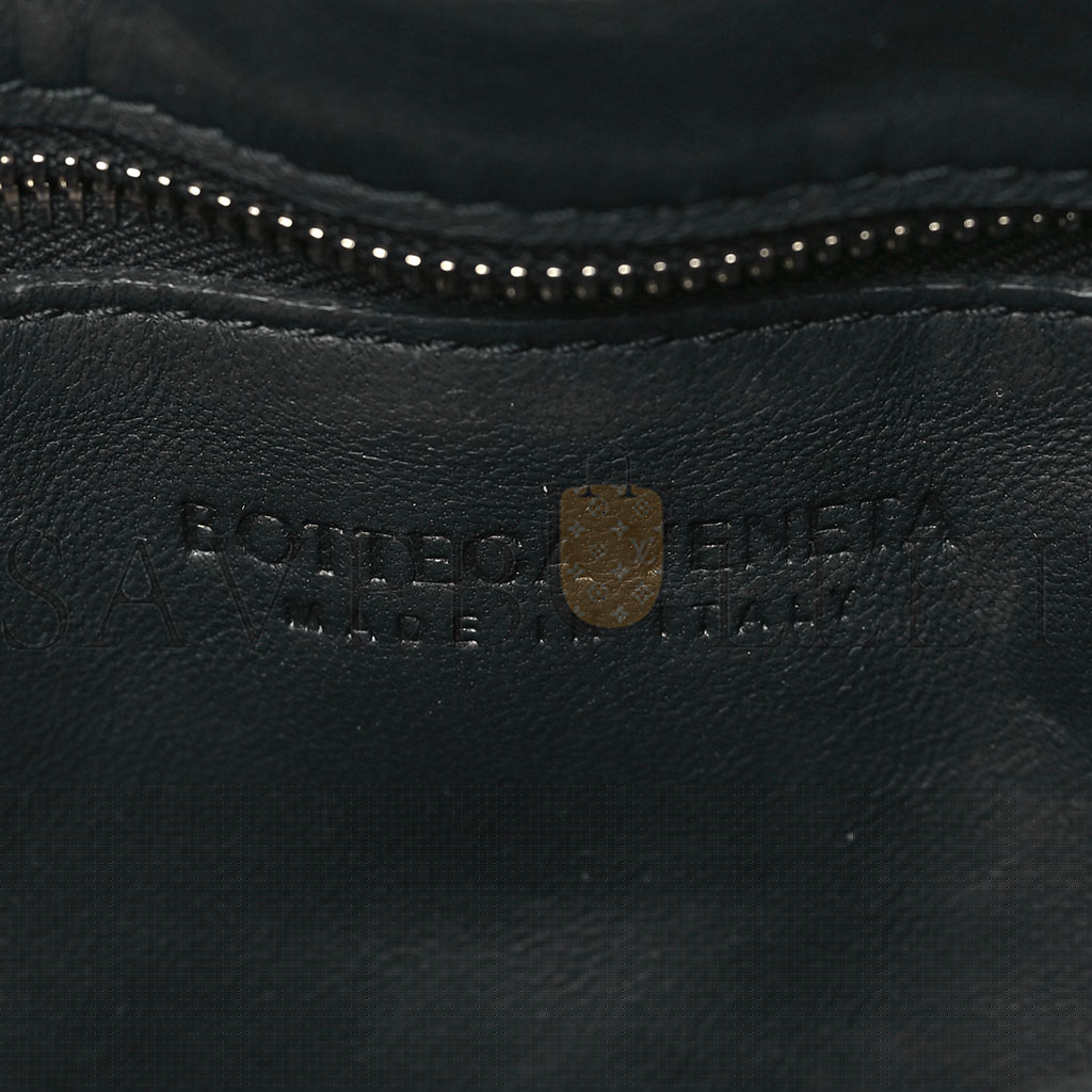 bo*te*ga Ve*ne*ta nappa maxi intrecciato padded cassette crossbody bag black (26*18*8cm)