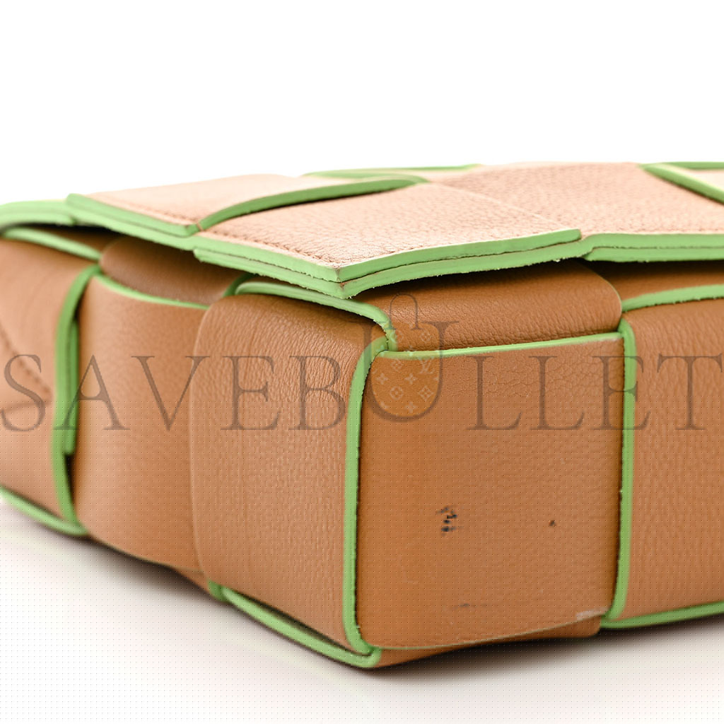 bo*te*ga Ve*ne*ta grained calfskin maxi intrecciato cassette crossbody bag caramel pistachio (23*15*5.5cm)