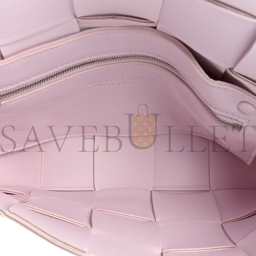 bo*te*ga Ve*ne*ta lambskin maxi intrecciato cassette crossbody bag bliss washed  (23*15*5.5cm)