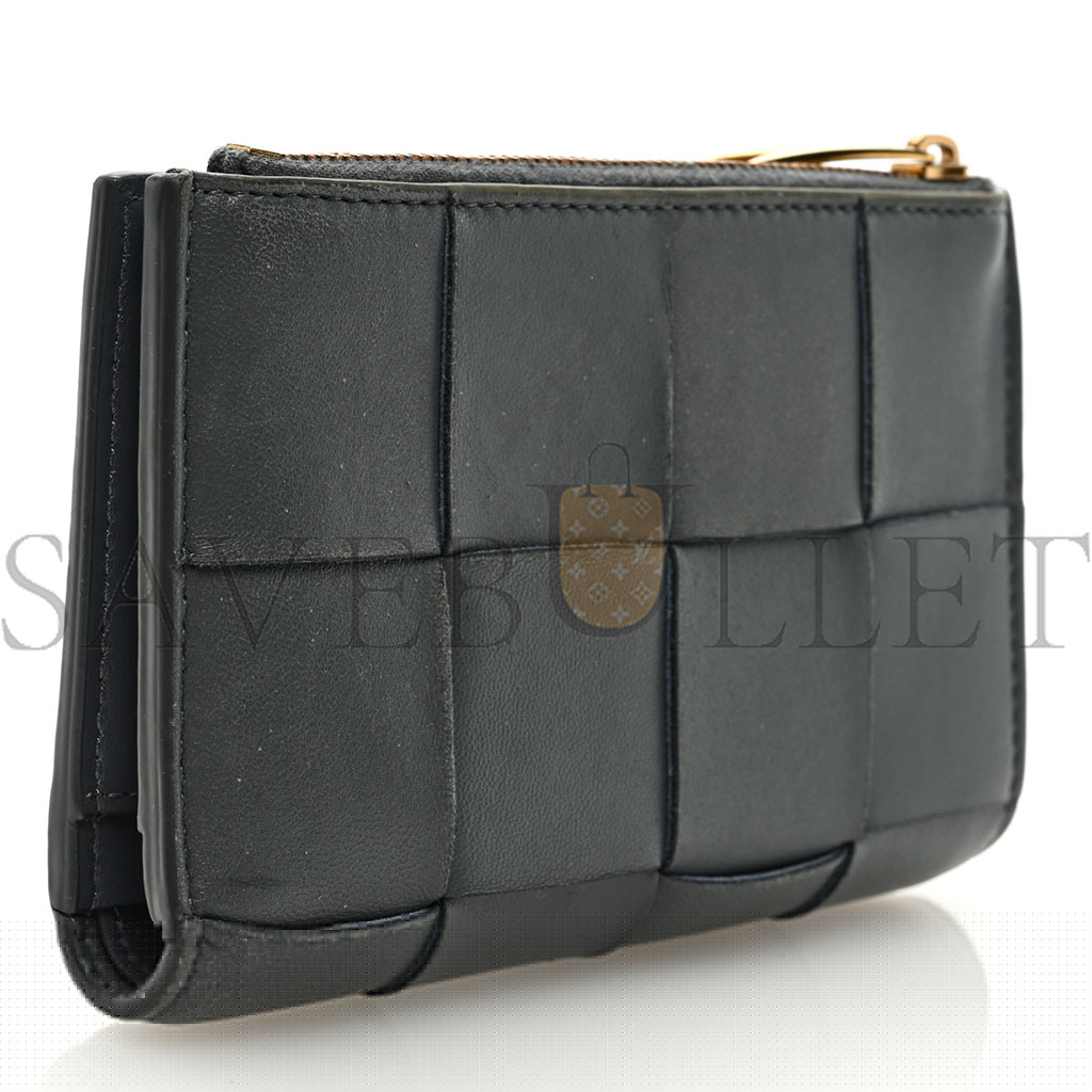 bo*te*ga Ve*ne*ta nappa maxi intrecciato medium cassette bifold zip wallet thunder  (15*12*1cm)