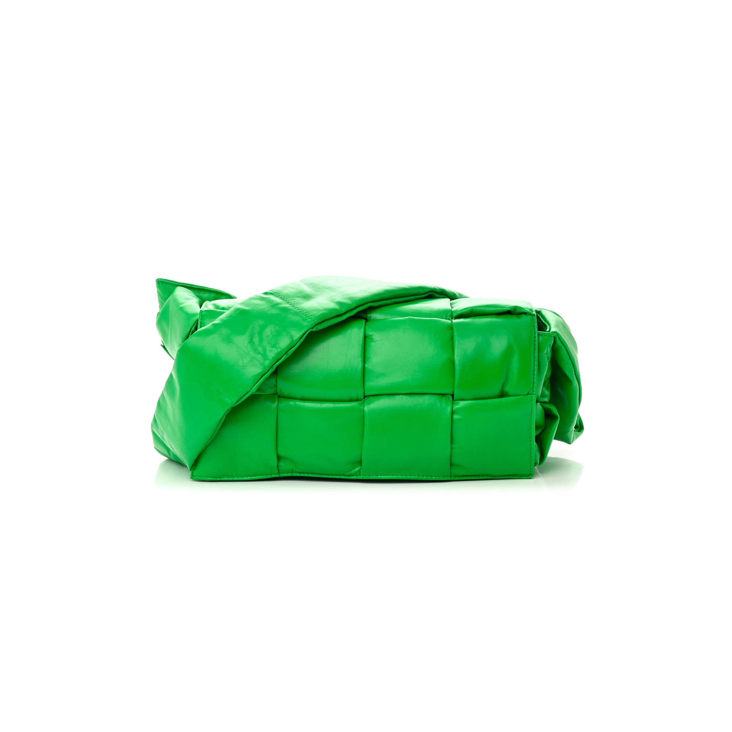 bo*te*ga Ve*ne*ta paper calfskin intrecciato padded medium cassette parakeet (29*16*8cm)