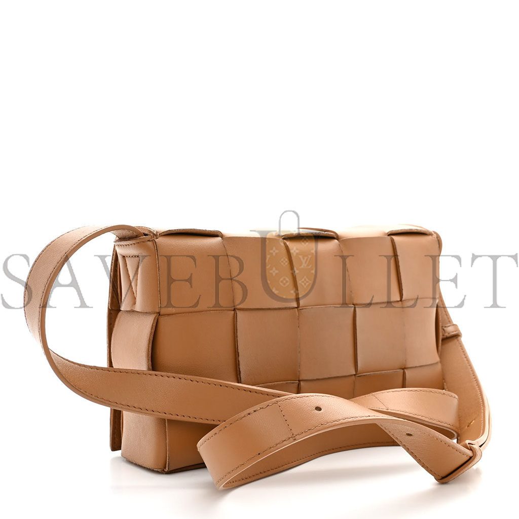 bo*te*ga Ve*ne*ta nappa maxi intreccio cassette bag almond  (23*15*5.5cm)