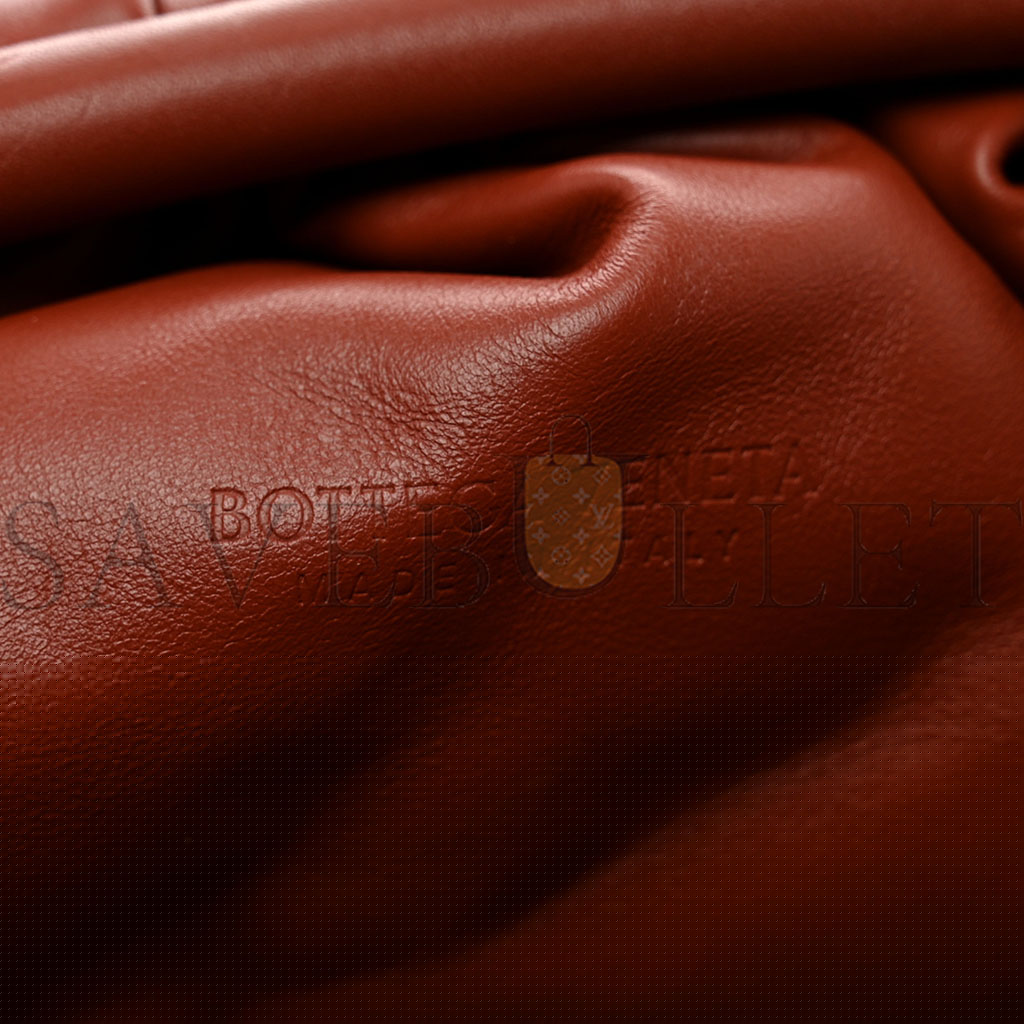 bo*te*ga Ve*ne*ta smooth butter calf the pouch oversized clutch rust  (38*17*8cm)
