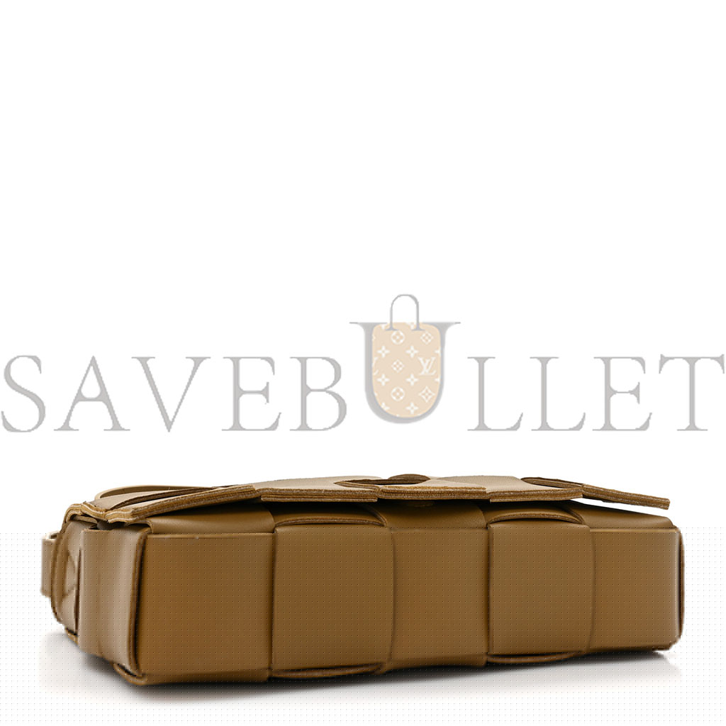 bo*te*ga Ve*ne*ta lambskin maxi intrecciato cassette crossbody bag acorn  (23*15*5.5cm)