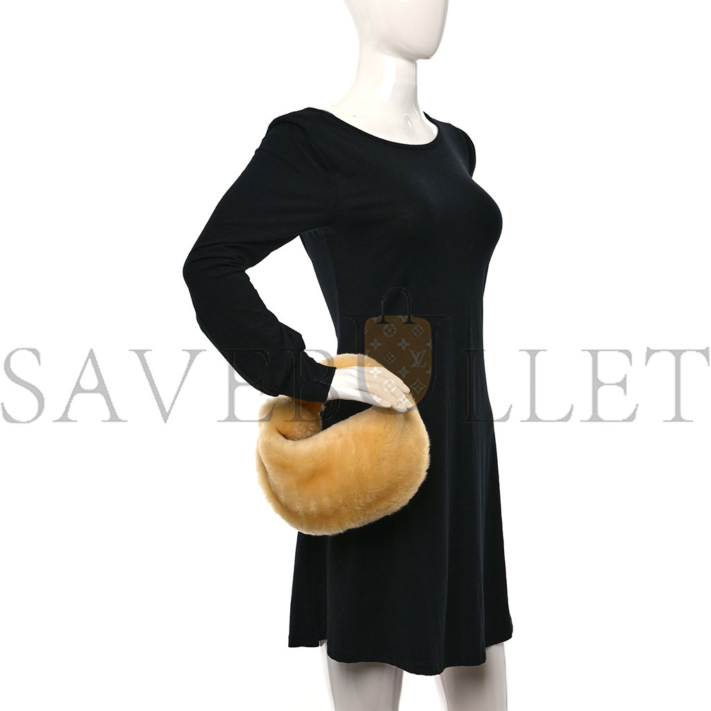 bo*te*ga Ve*ne*ta shearling lambskin mini jodie teddy  (23*16cm)
