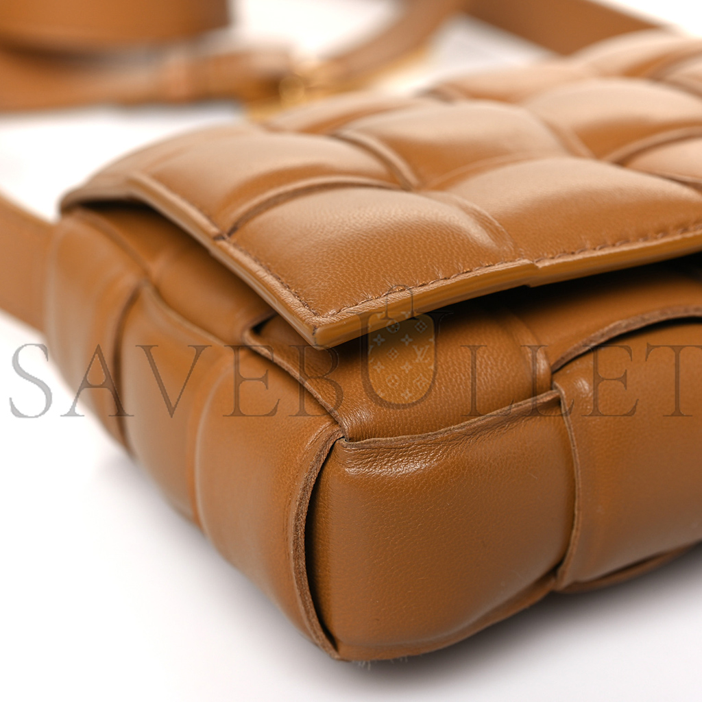 bo*te*ga Ve*ne*ta nappa maxi intreccio padded cassette crossbody bag caramel  (26*18*8cm)