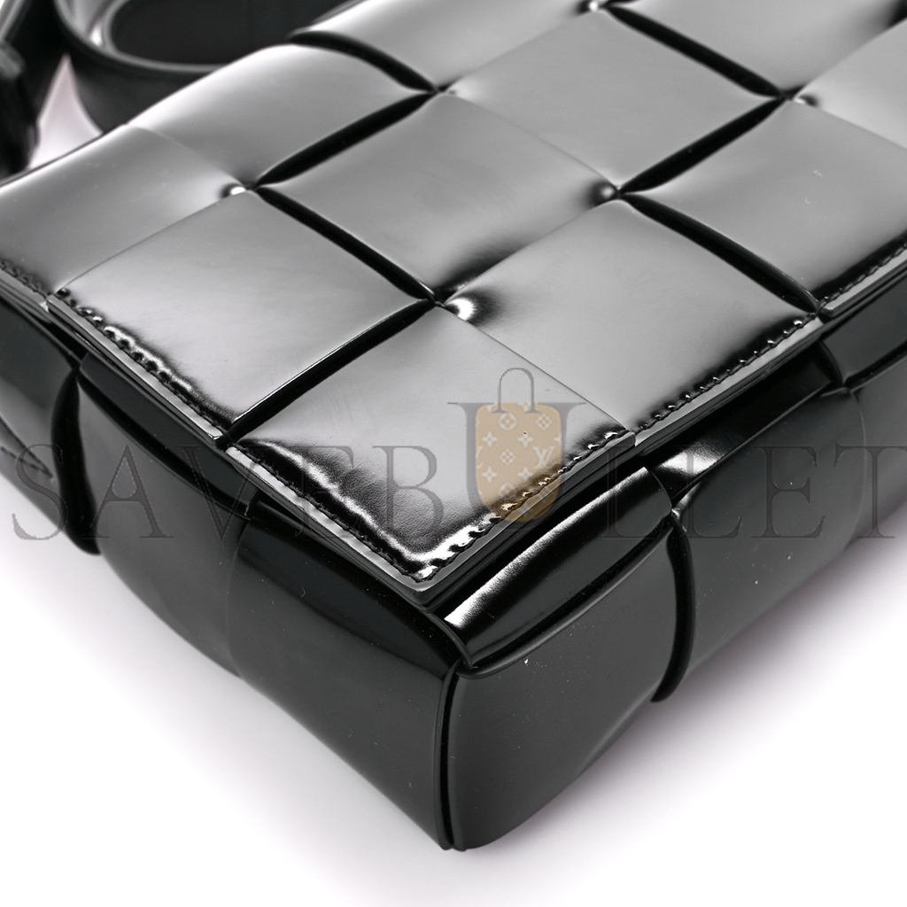 bo*te*ga Ve*ne*ta patent maxi intrecciato cassette crossbody bag black  (22*15*4cm)