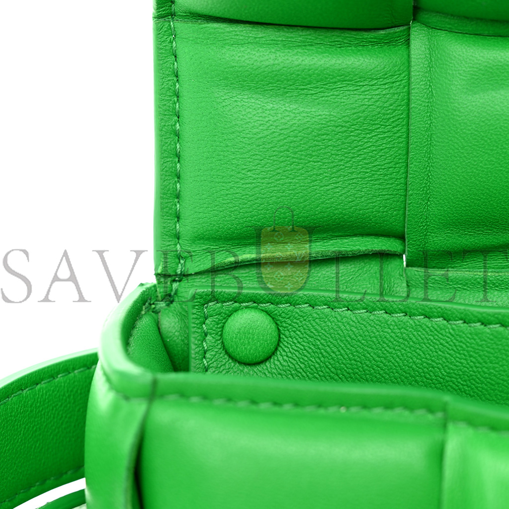 bo*te*ga Ve*ne*ta nappa maxi intreccio padded the belt cassette bag parakeet  (18*9*6cm)