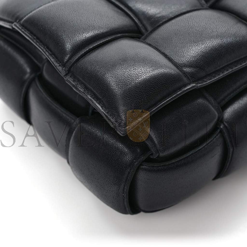 bo*te*ga Ve*ne*ta nappa maxi intrecciato padded cassette crossbody bag black  (26*18*8cm)