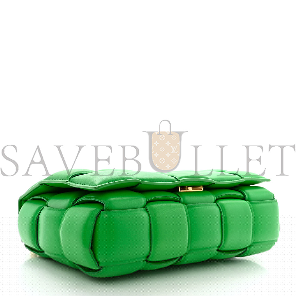 bo*te*ga Ve*ne*ta lambskin maxi intreccio padded chain cassette crossbody bag grass (25*16*6cm)