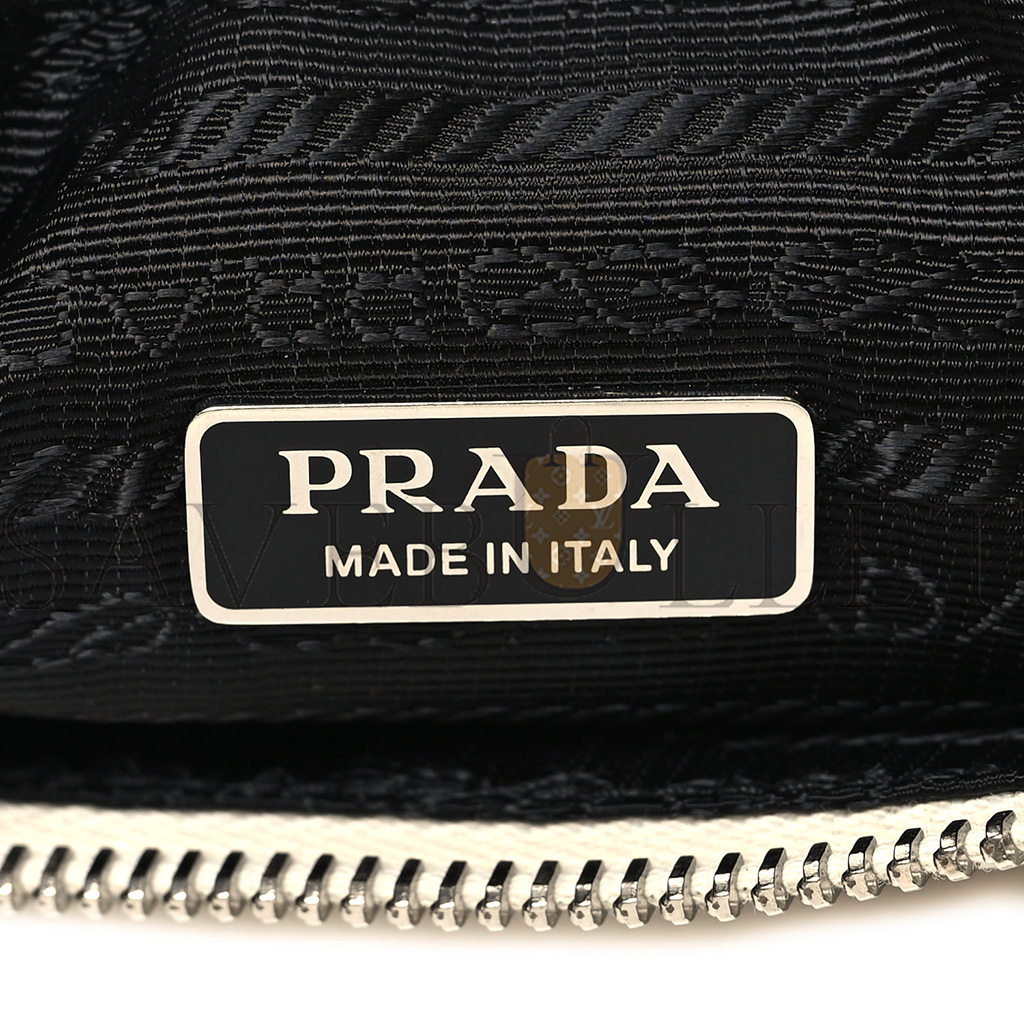 Pra*a grace lux triangle pouch white (26*14*8cm)
