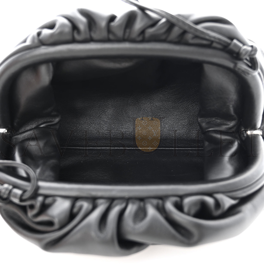bo*te*ga Ve*ne*ta butter calfskin the mini pouch black  (22*12*5cm)