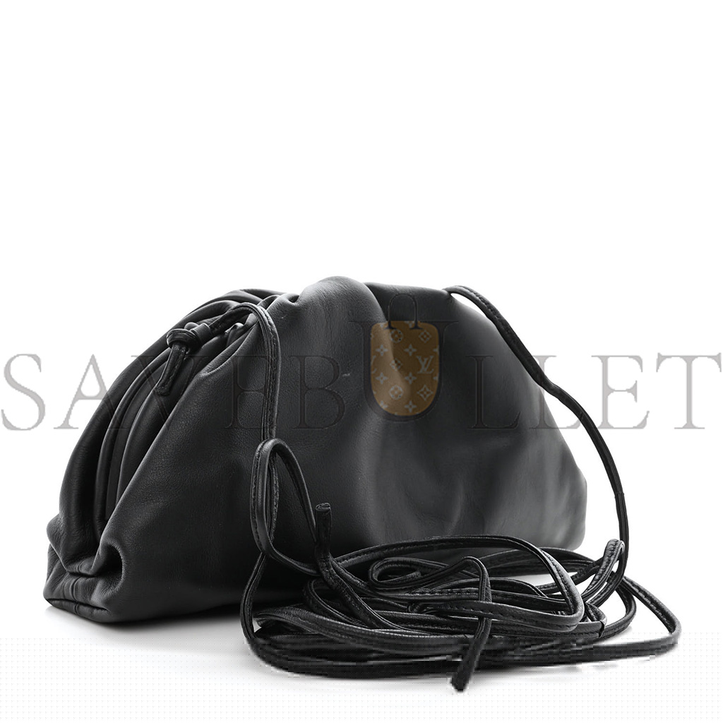 bo*te*ga Ve*ne*ta butter calfskin the mini pouch black  (22*12*5cm)