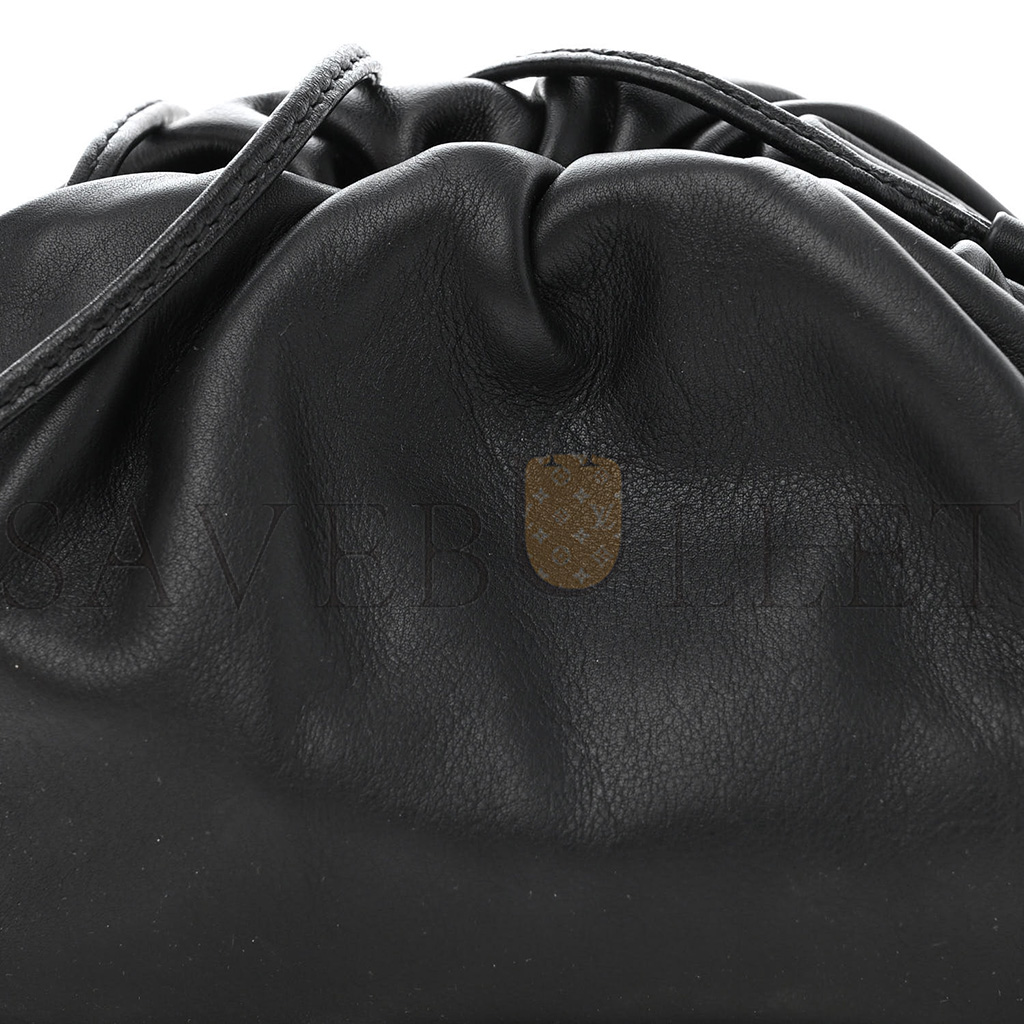 bo*te*ga Ve*ne*ta butter calfskin the mini pouch black  (22*12*5cm)