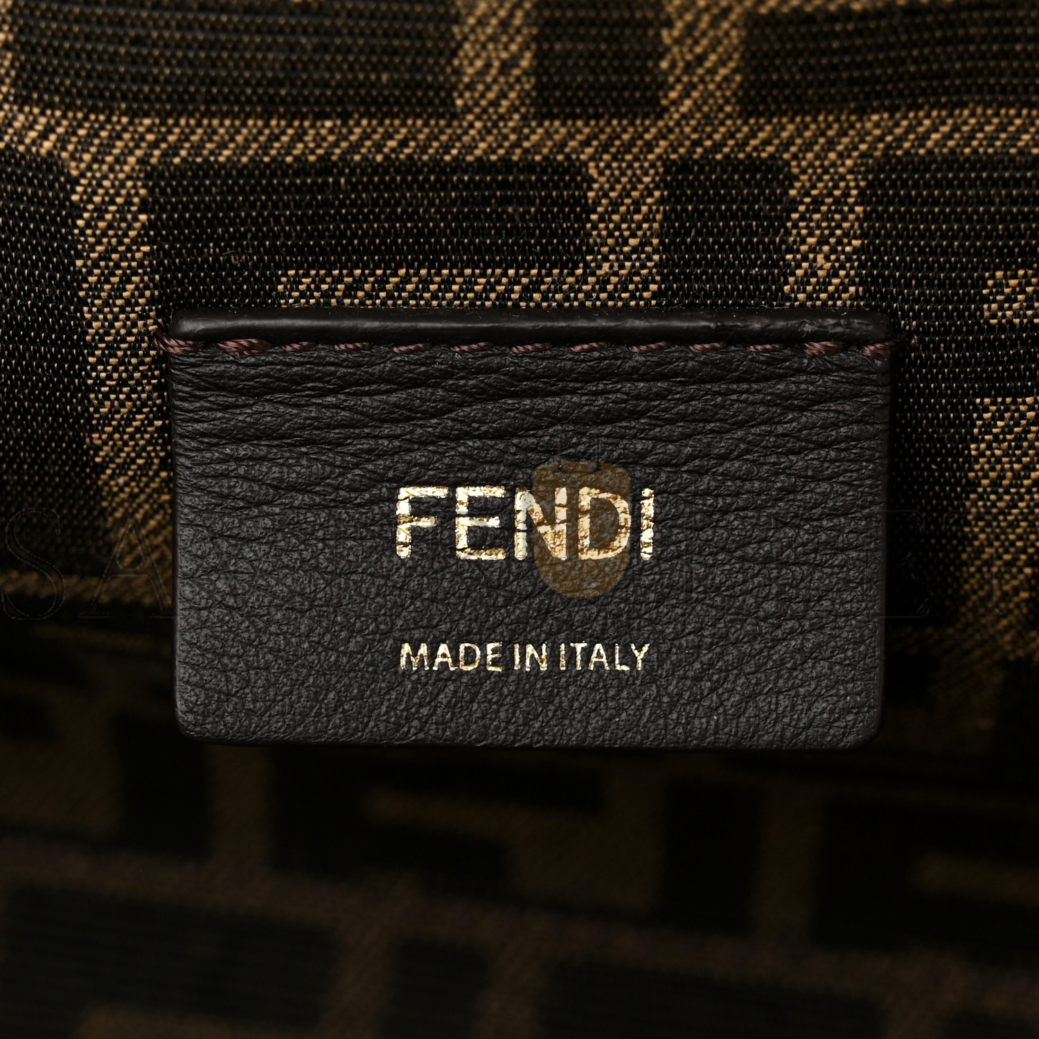 F**di shiny nappa snakeskin small F**di first sand make up (26*18*9.5cm)