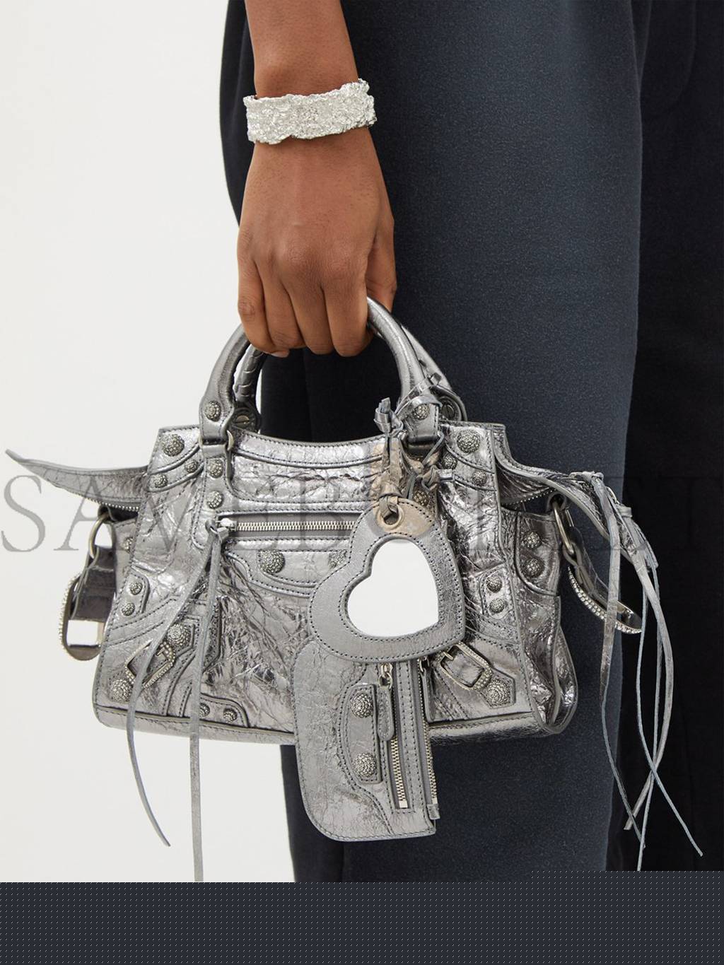 Ba*len*cia*ga silver neo cagole city xs leather bag  matchesfashion us (25.6*17*11.1cm)