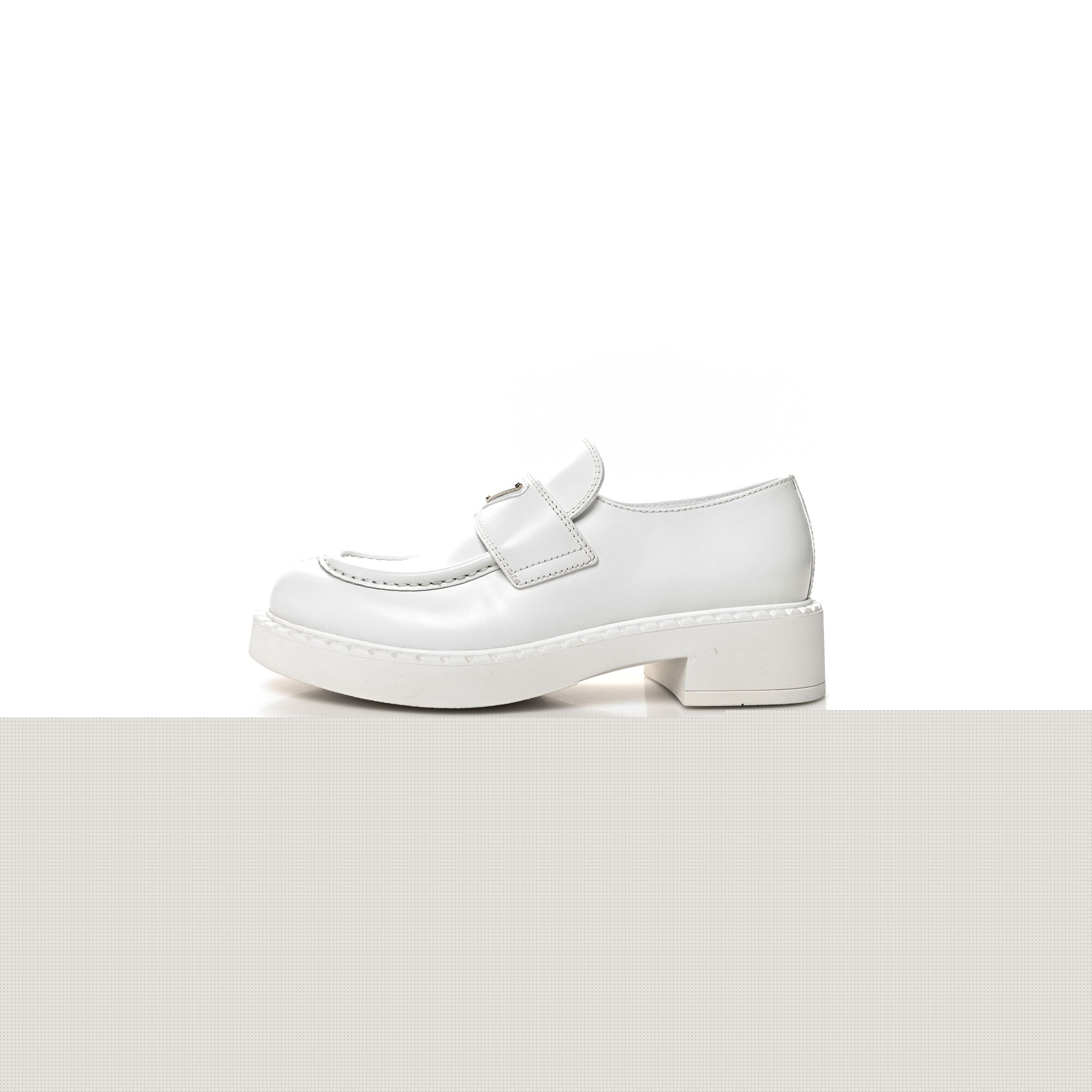Pra*a spazzolato metal triangle logo 50mm loafers 39.5 white