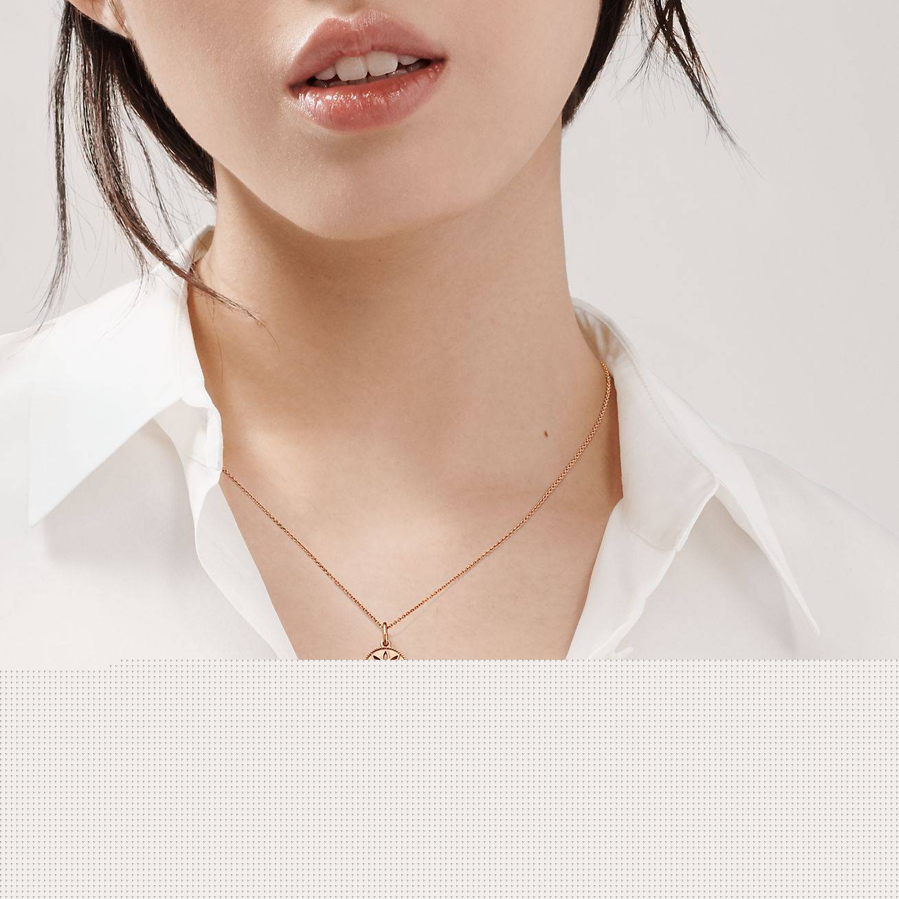 T*f*ny keys daisy key in rose gold with a diamond, 1.5