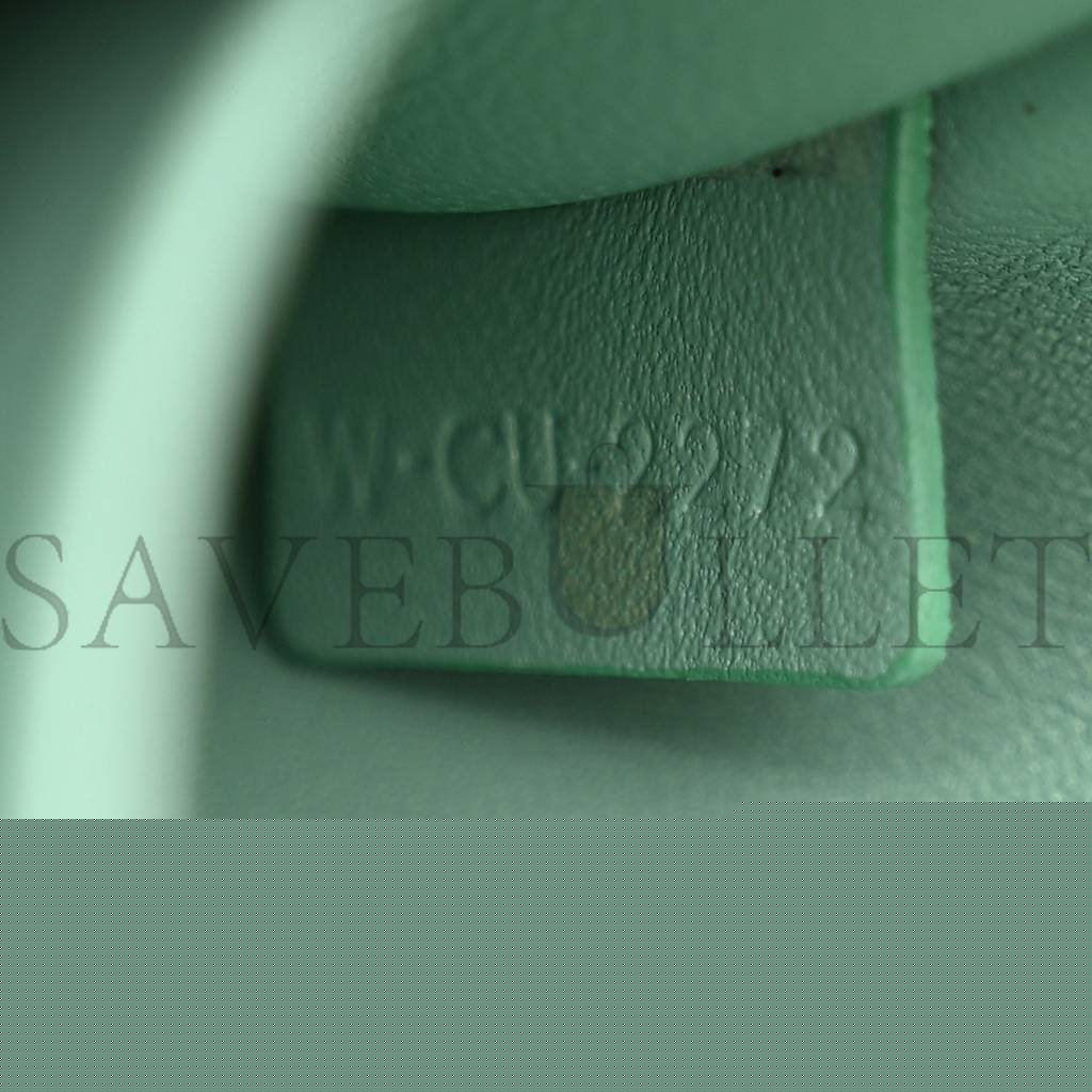 Ce**e shiny calfskin triomphe shoulder bag celadon (20*12*4cm)