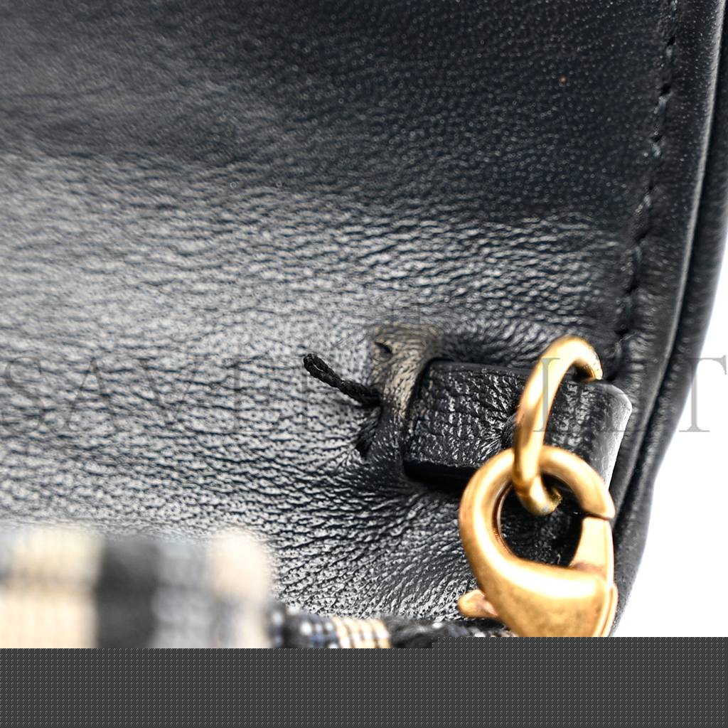 D*or oblique nano saddle chain pouch blue (11*9*2.5cm)