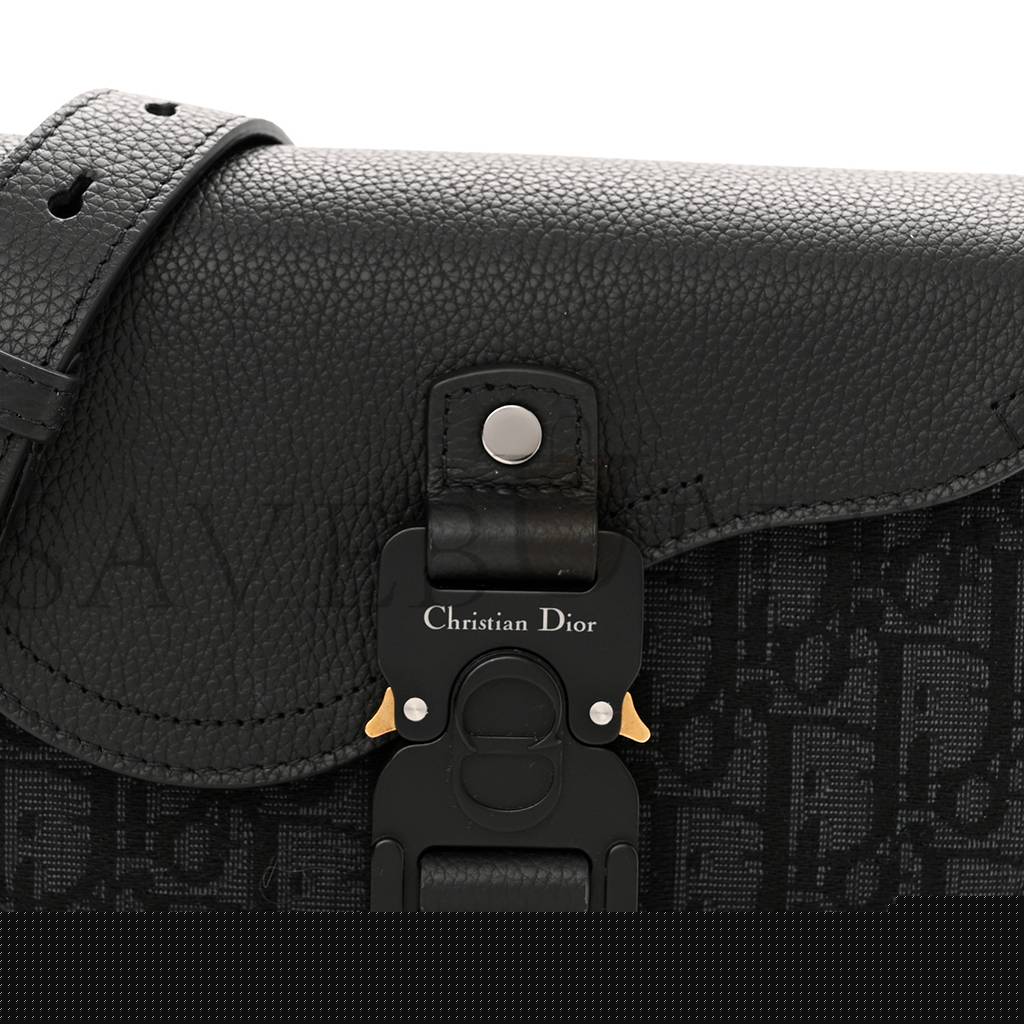 D*or grained calfskin oblique saddle pouch black (18*13*5.1cm)