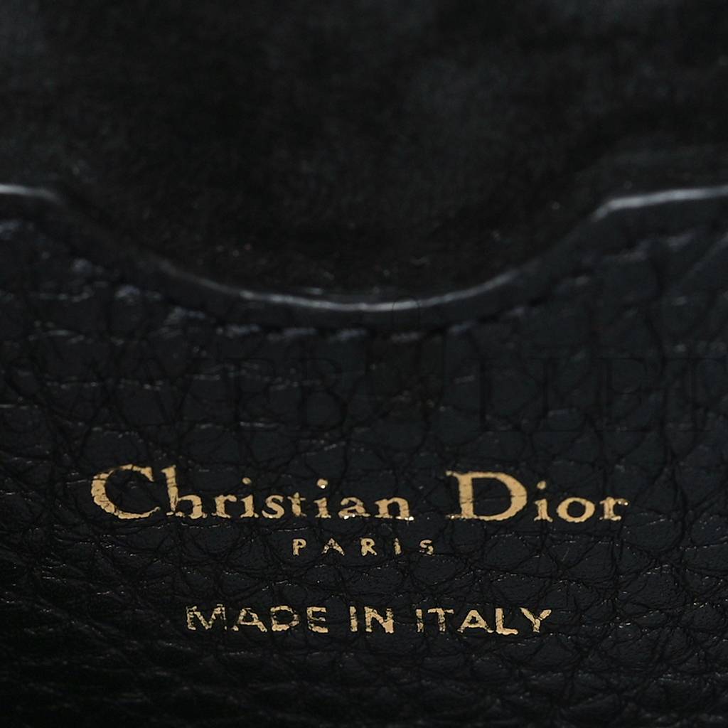 D*or grained calfskin large bobby flap black (26*20*8.9cm)