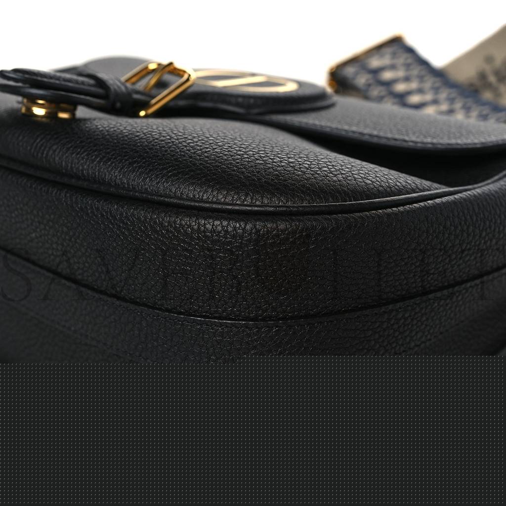 D*or grained calfskin large bobby flap black (26*20*8.9cm)