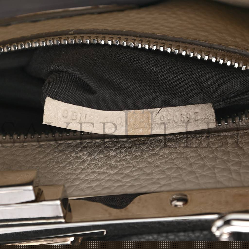 F**di cuoio romano selleria bi-color medium peekaboo iconic satchel asfalto latte (34*25*10cm)